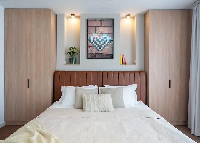 Unique & Fun 3br By Cismigiu Gardens & Calea Victoriei アパート
