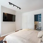 Unique & Fun 3br By Cismigiu Gardens & Calea Victoriei شقة *