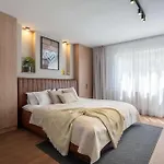 Unique & Fun 3br By Cismigiu Gardens & Calea Victoriei شقة